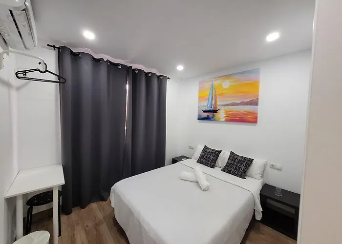 Ayz Elcano - Auto Check-in Hotel Málaga