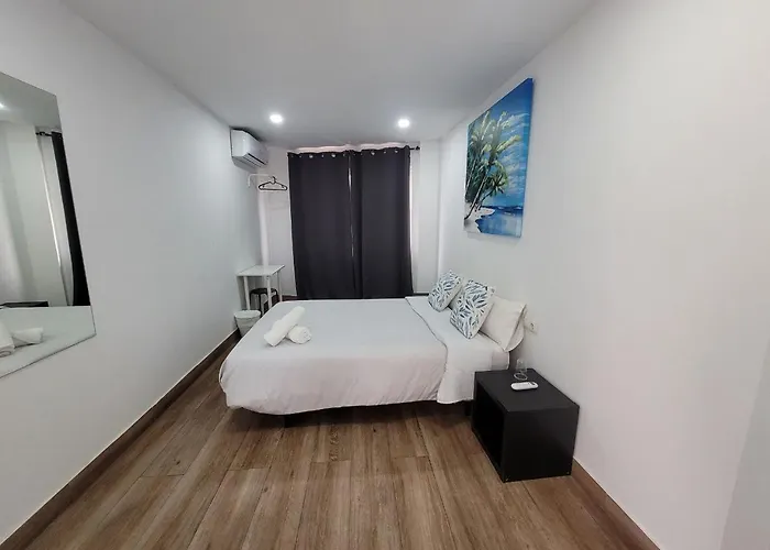 Ayz Elcano - Auto Check-in Hotel Málaga